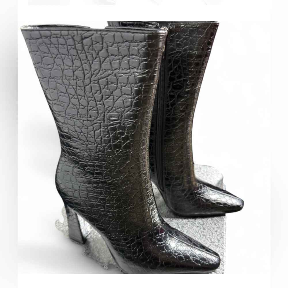 NWT-Elegant Black Pointed Toe Chunky High Heel Ankle Boots Crocodile Printed - Picture 1 of 7